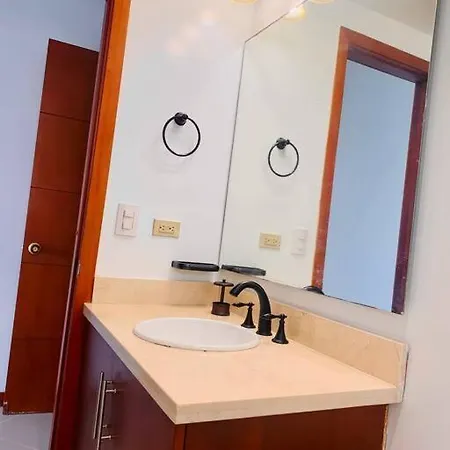 ¡oferta! Nuevo Y Hermoso Apartamento En El Laguito *